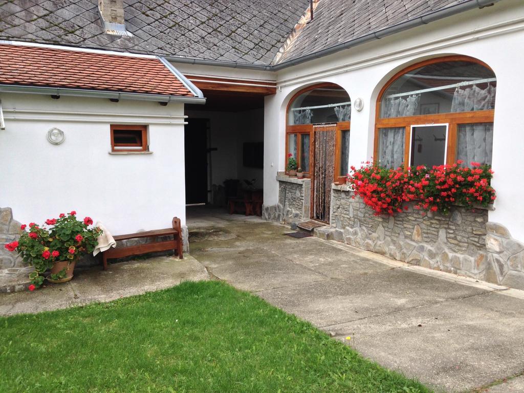 Petra Apartmanok Velem Buitenkant foto