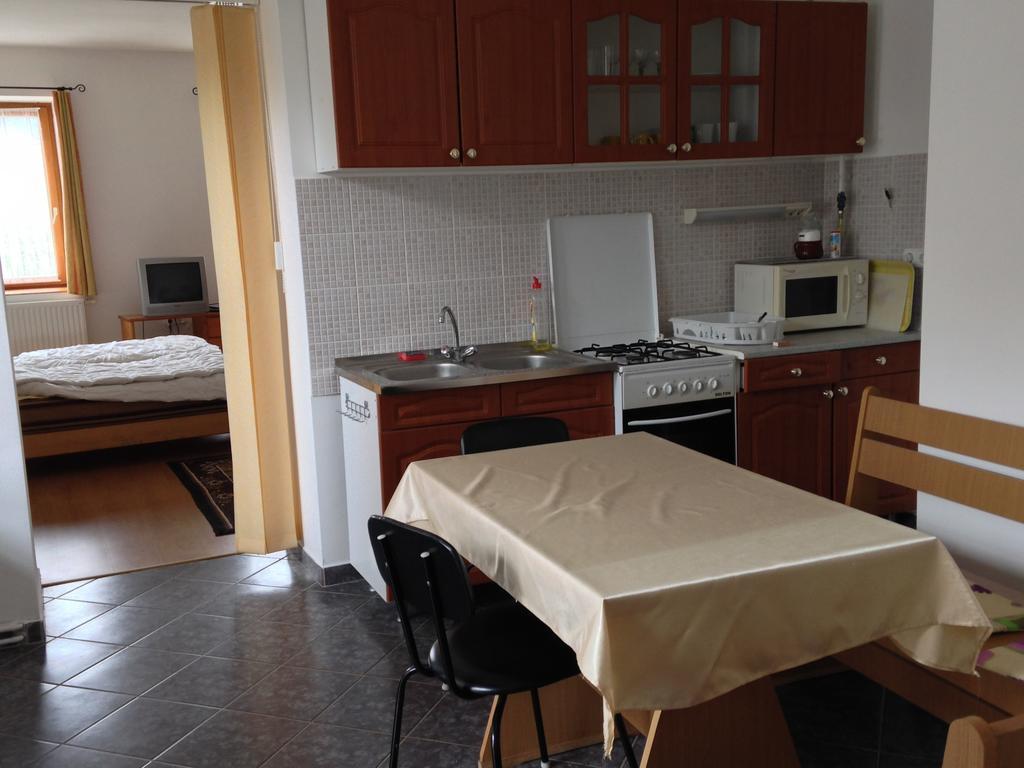 Petra Apartmanok Velem Kamer foto