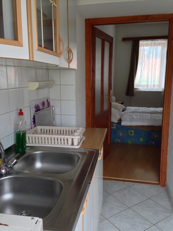 Petra Apartmanok Velem Kamer foto