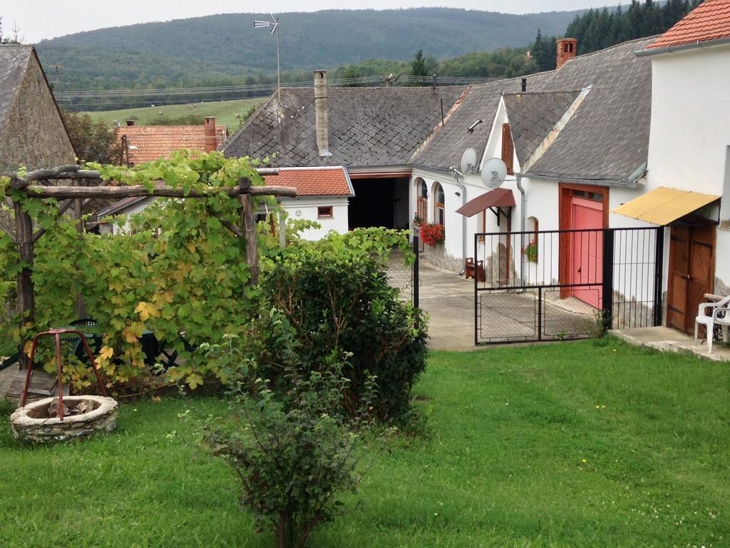 Petra Apartmanok Velem Buitenkant foto