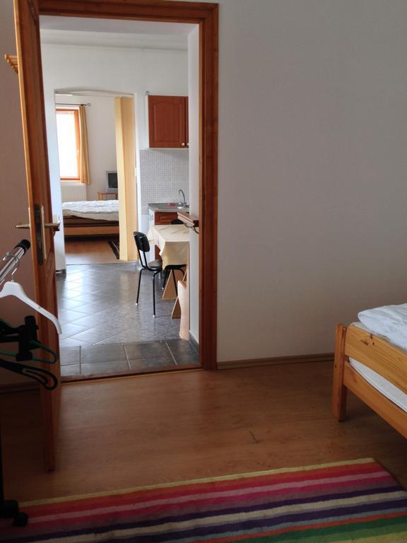 Petra Apartmanok Velem Kamer foto